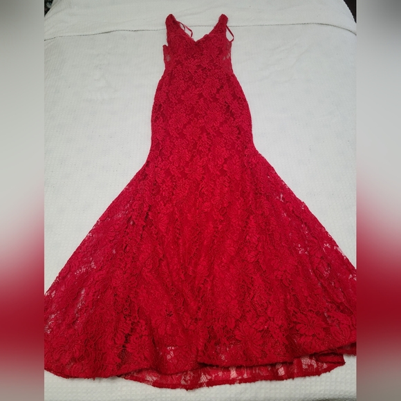 Xscape Dresses & Skirts - Red mermaid lace dress
